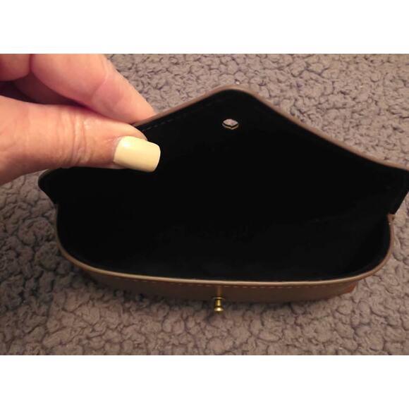 Lot of 5 Sun/Prescription Glasses Cases, ELLE, OAKLEY, RAY BAN, Etc. - Picture 8 of 10